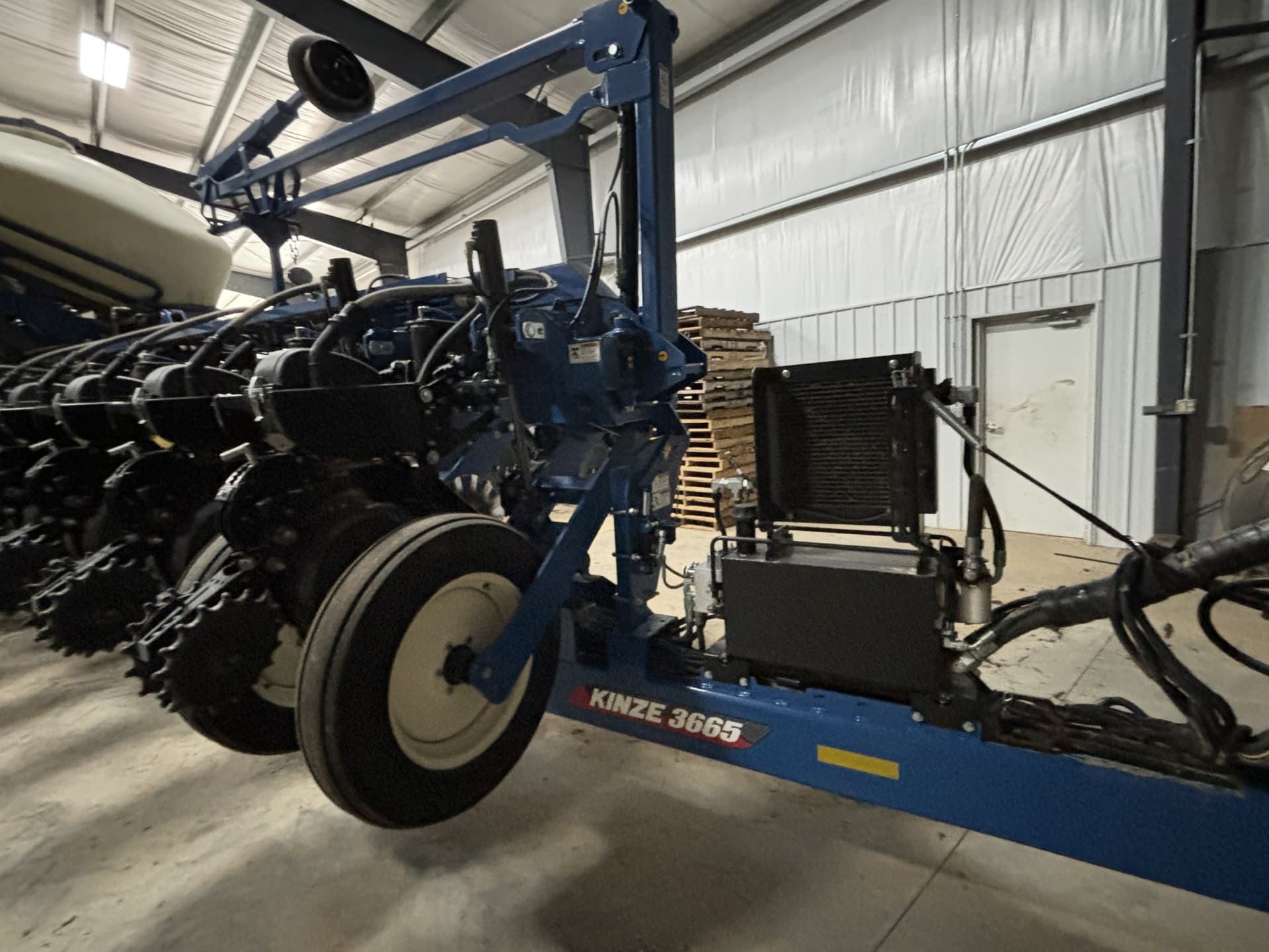 2023 Kinze 3665