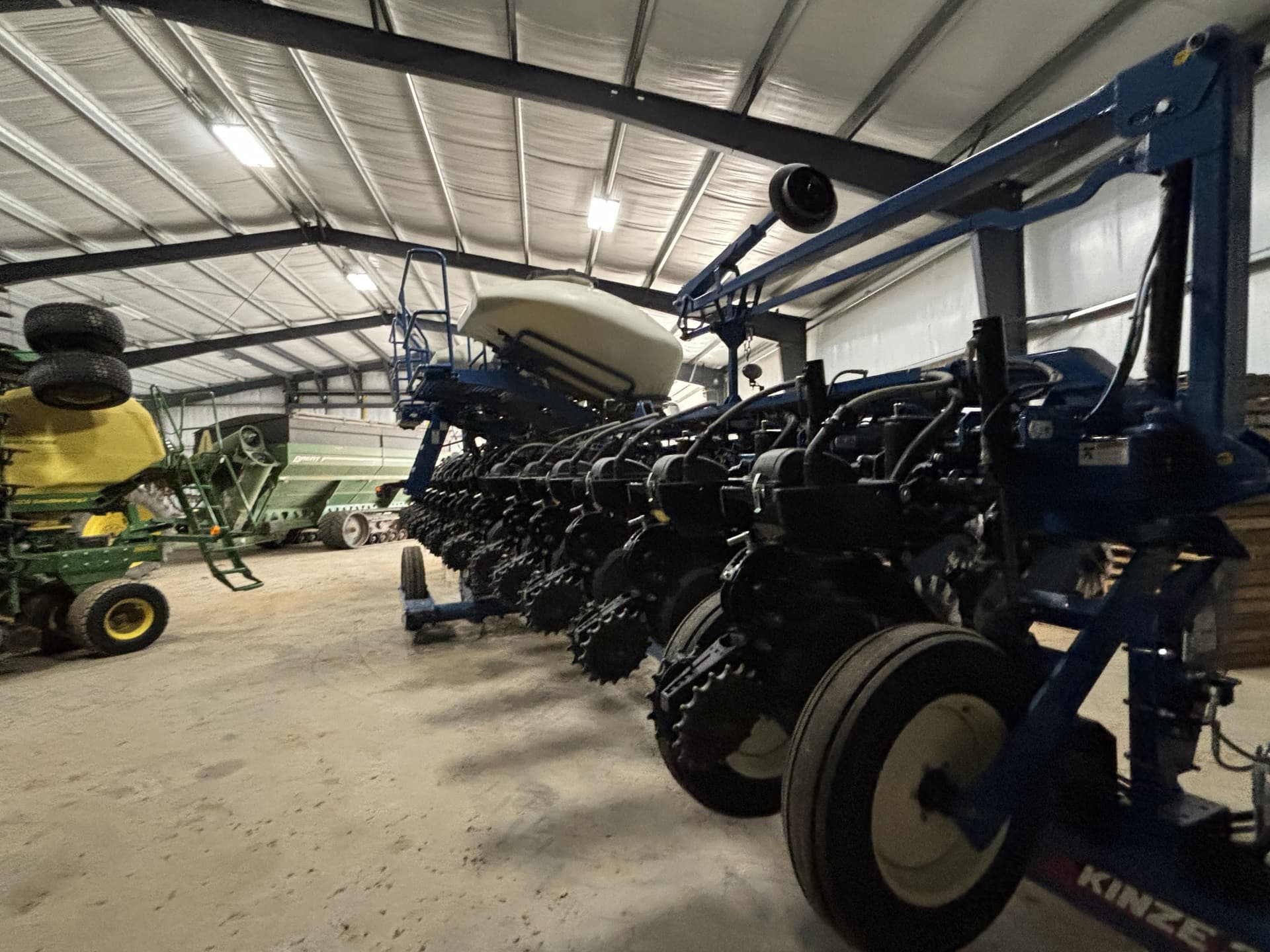 2023 Kinze 3665