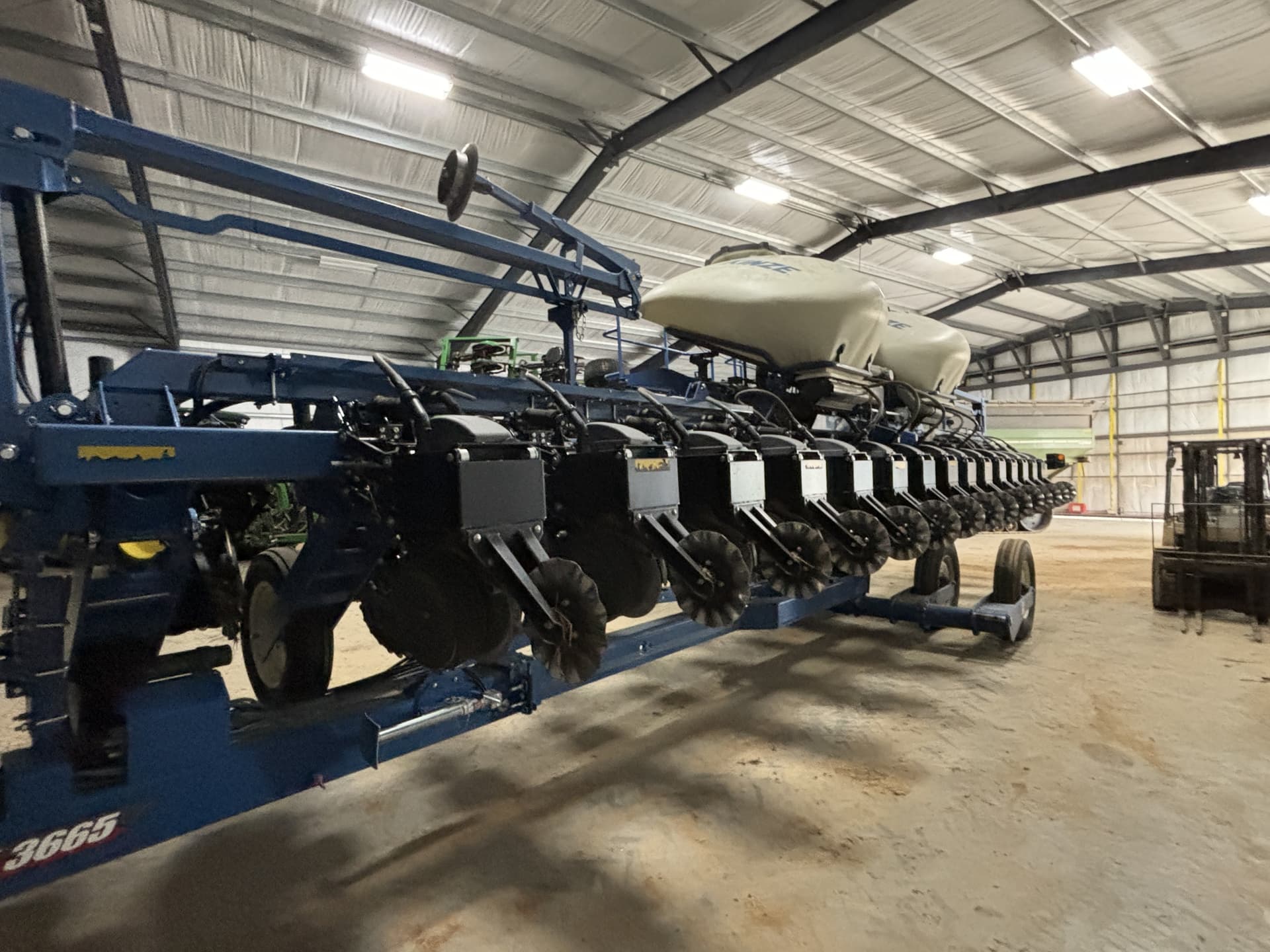 2023 Kinze 3665