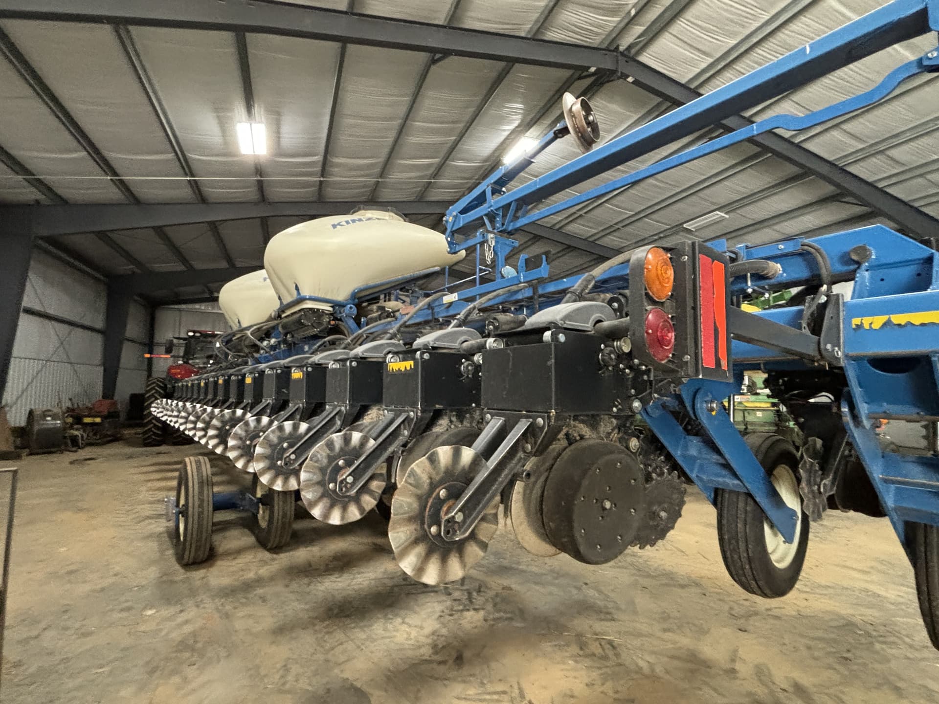 2023 Kinze 3665