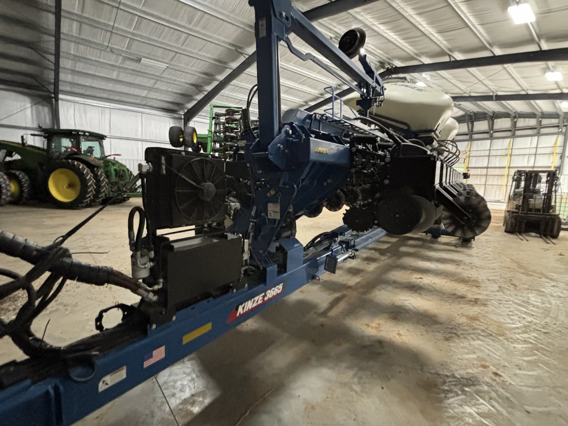 2023 Kinze 3665