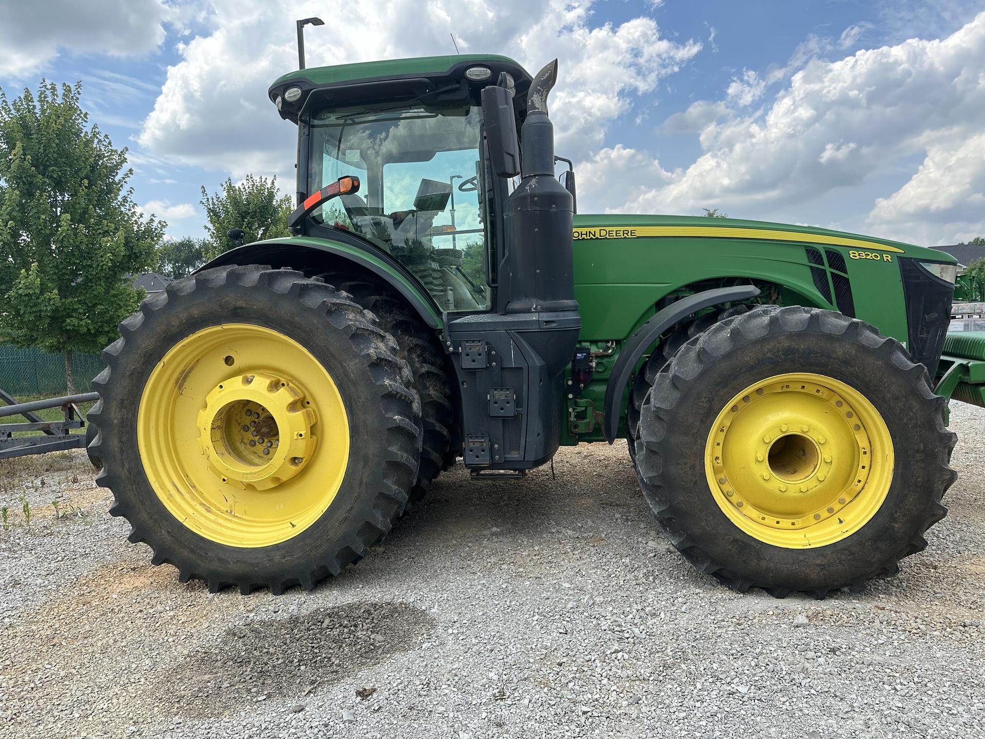 2018 John Deere 8320R