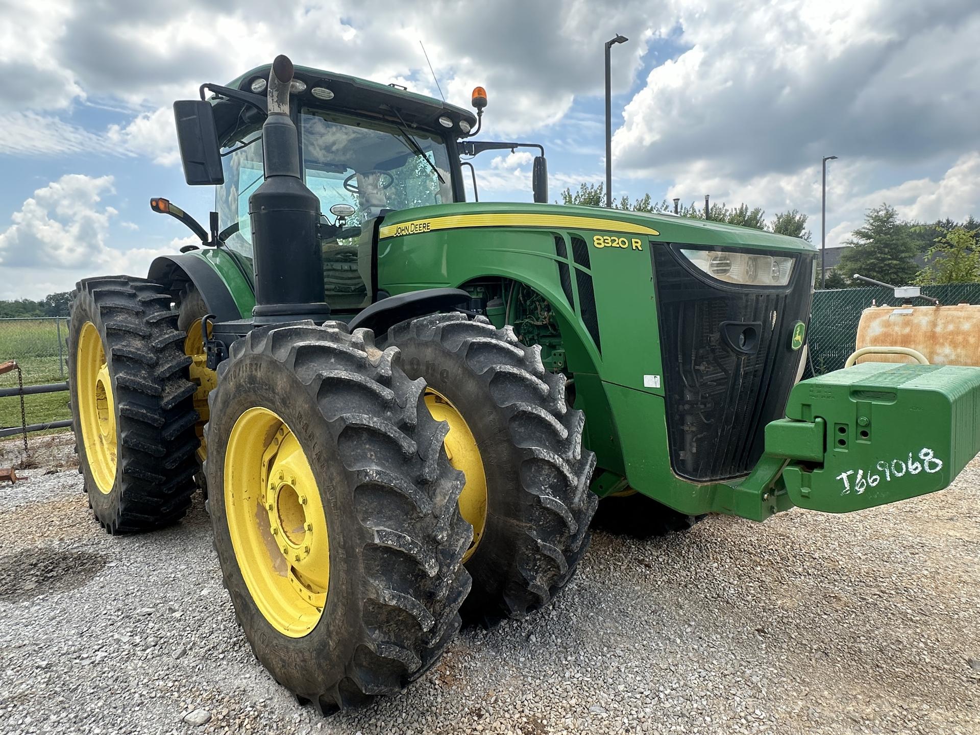 2018 John Deere 8320R