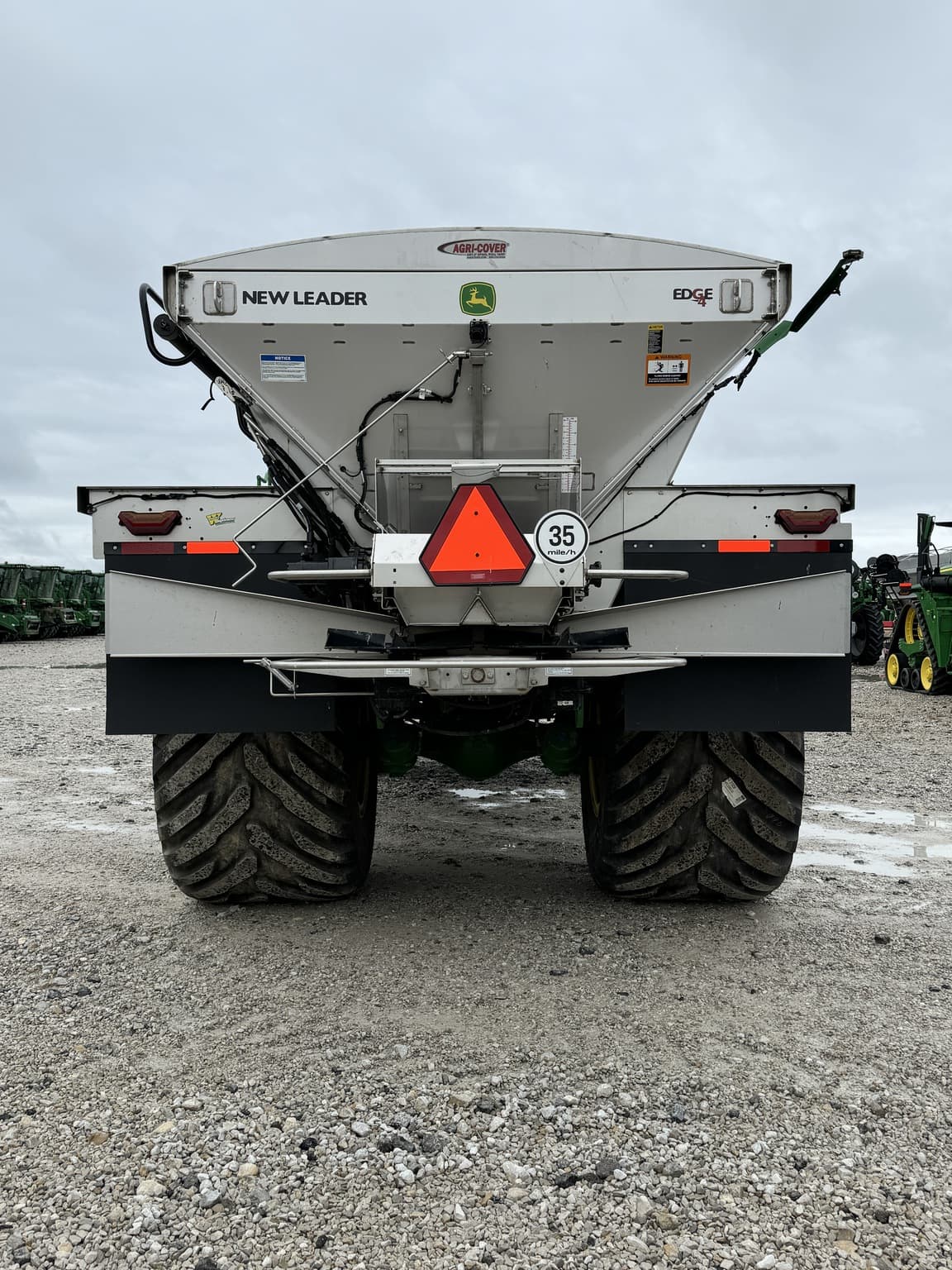 2023 John Deere 800R Image