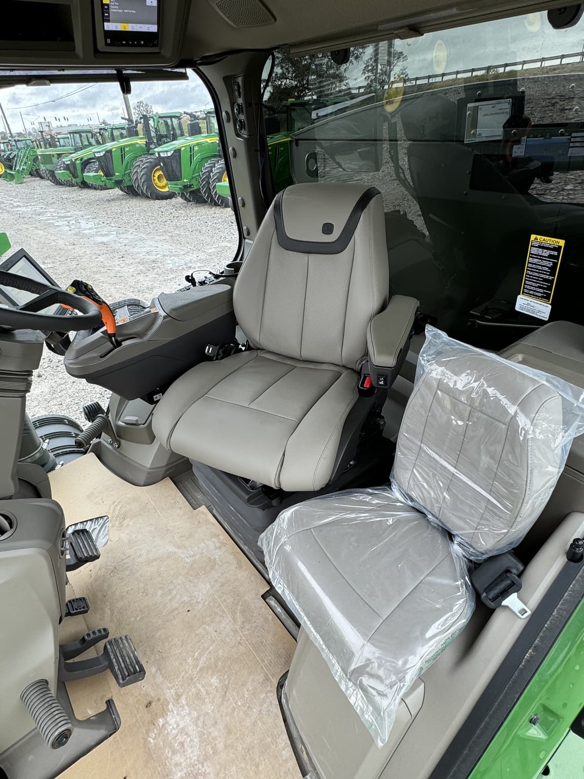 2023 John Deere 800R Image