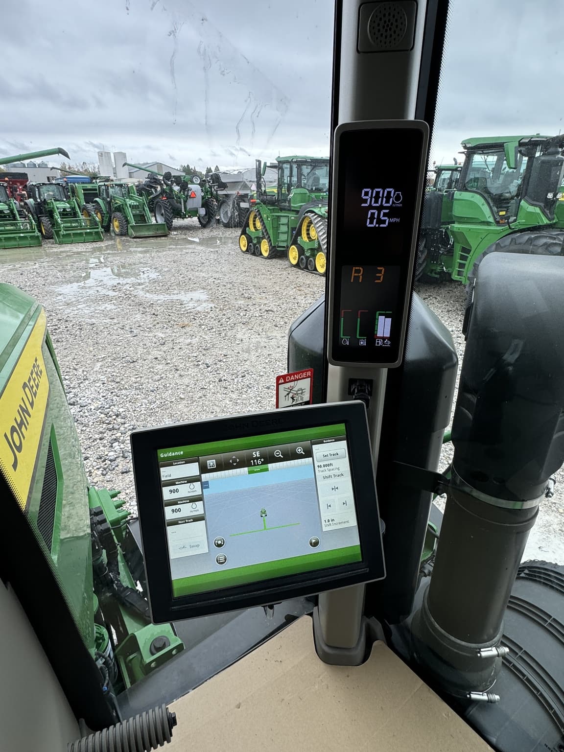 2023 John Deere 800R Image