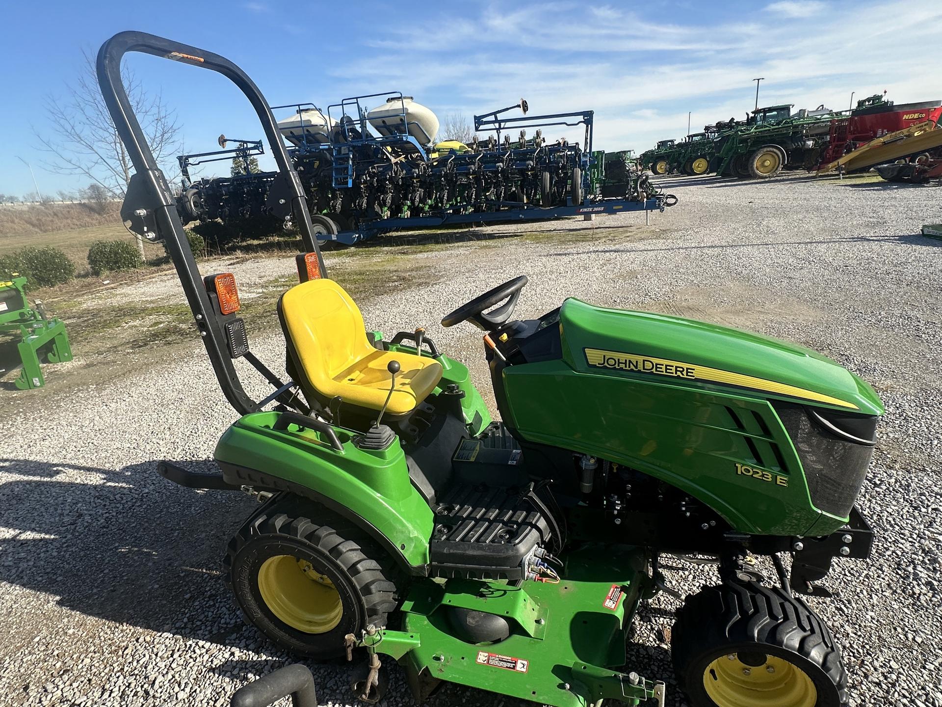 2015 John Deere 1023E Image