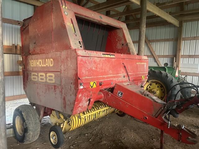 2001 New Holland 688 Image