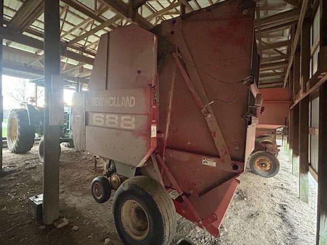 2001 New Holland 688 Image