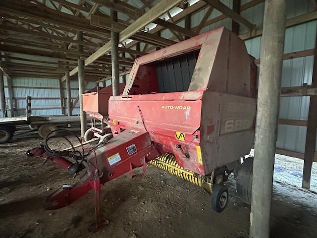2001 New Holland 688 Image