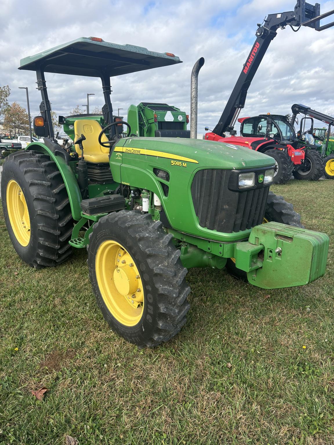 2011 John Deere 5085M