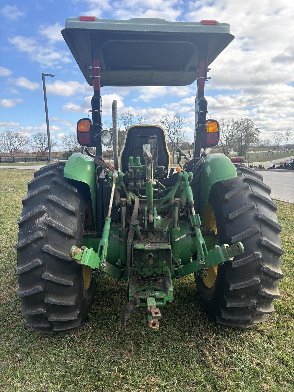 2011 John Deere 5085M