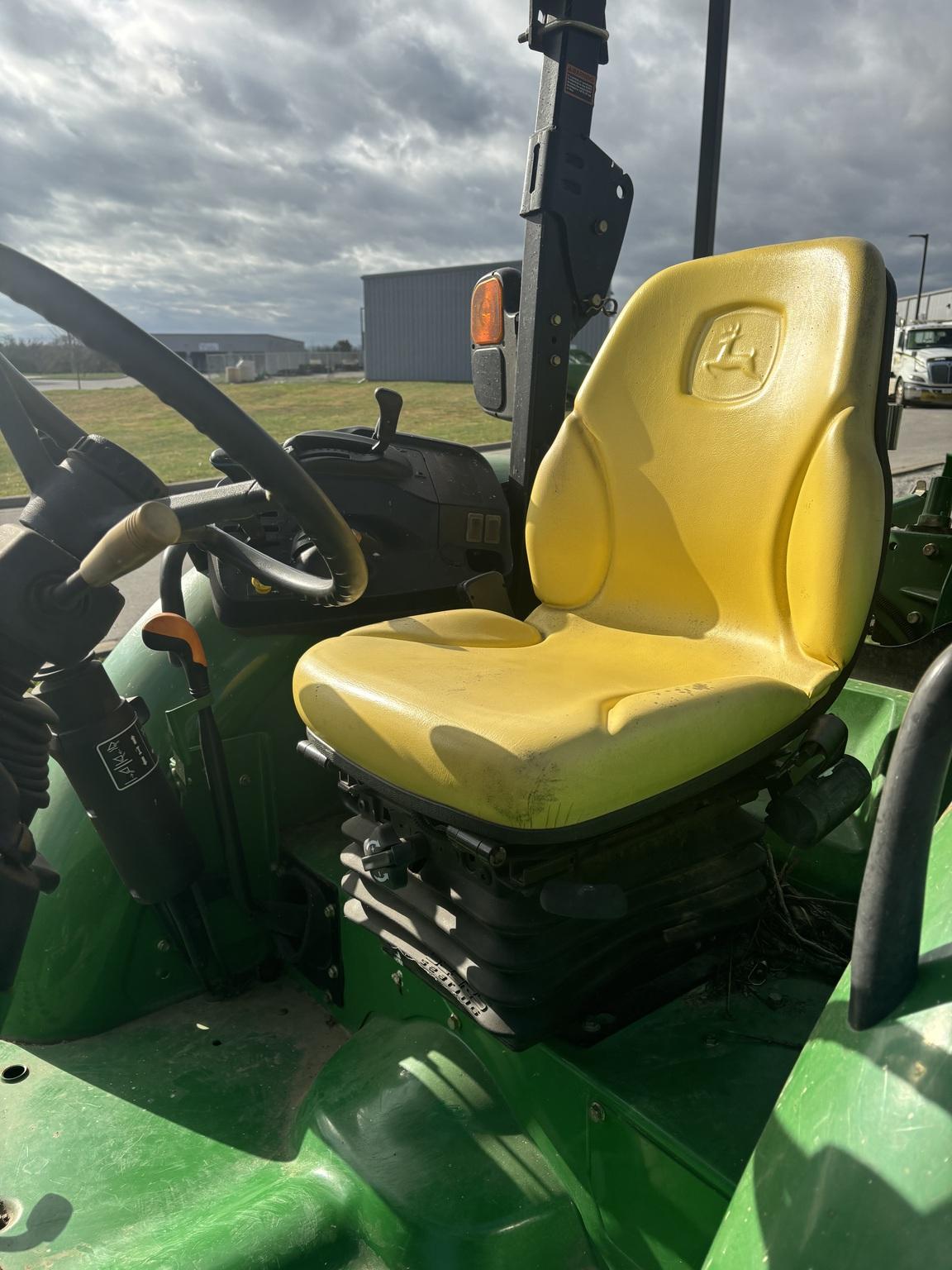 2011 John Deere 5085M