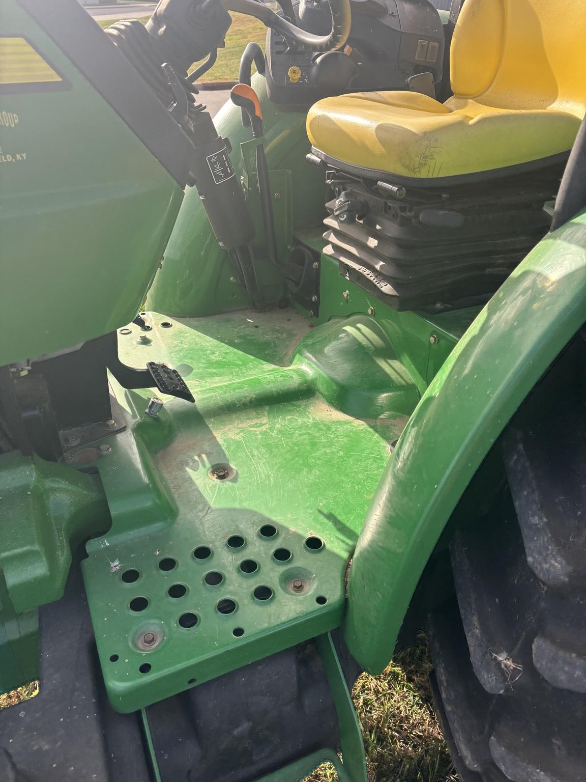 2011 John Deere 5085M