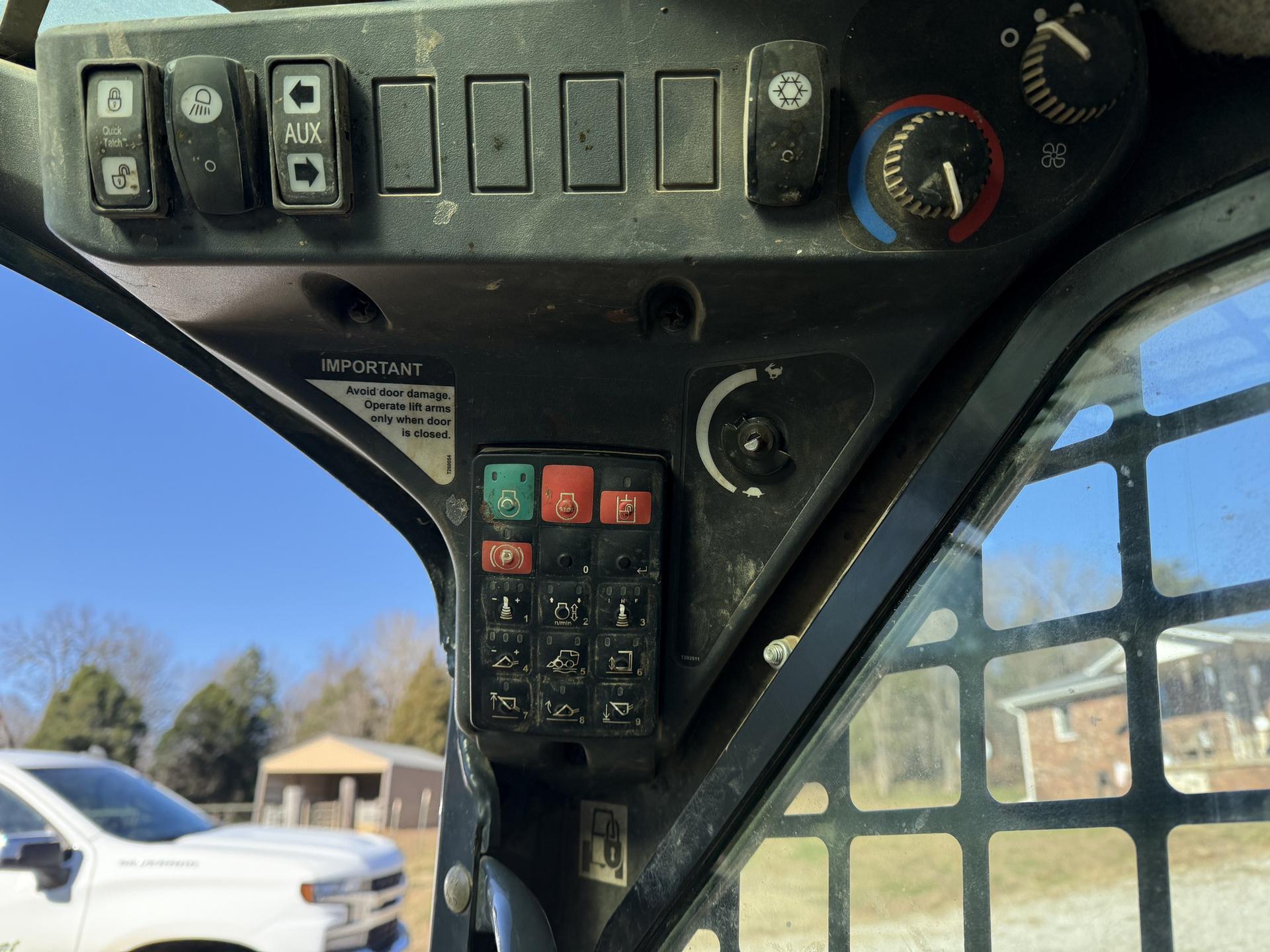 2018 John Deere 317G Image