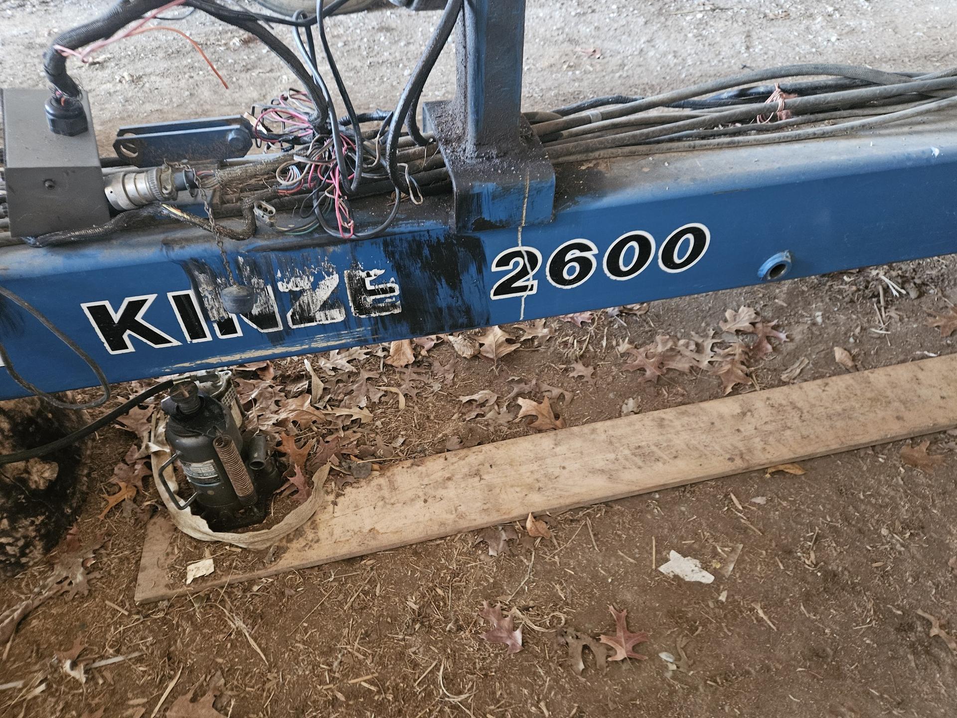 1998 Kinze 2600 Wright Implement 1064