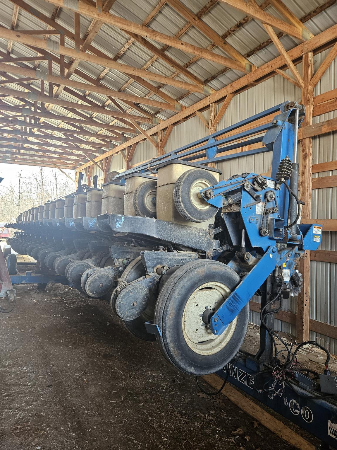 1998 Kinze 2600 Wright Implement 1684