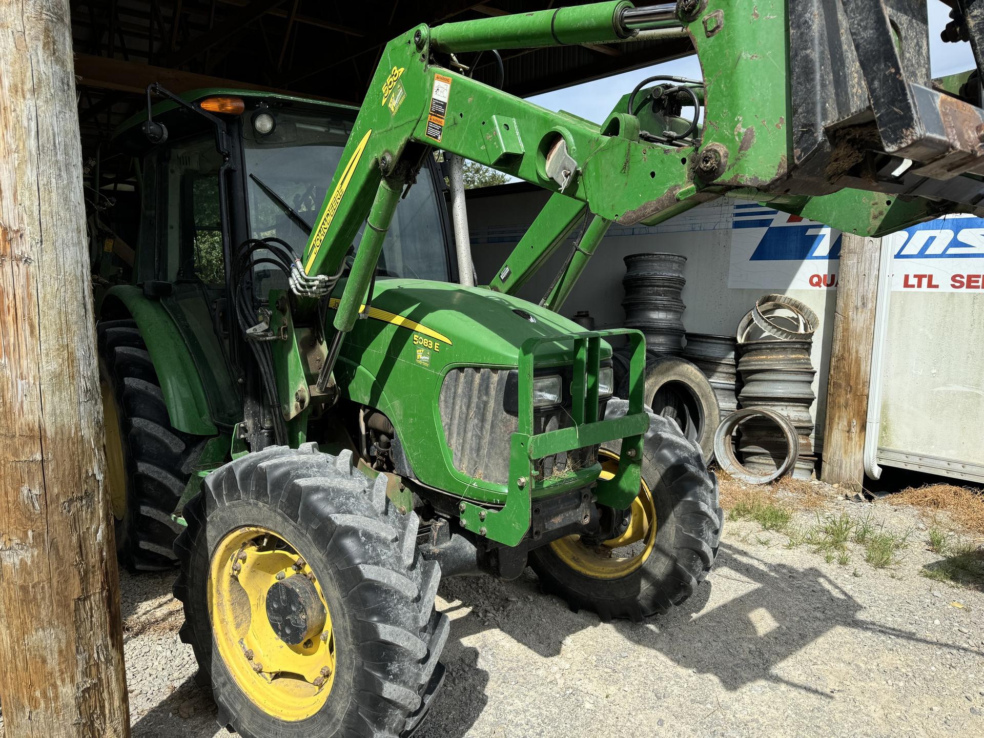 2009 John Deere 5083E