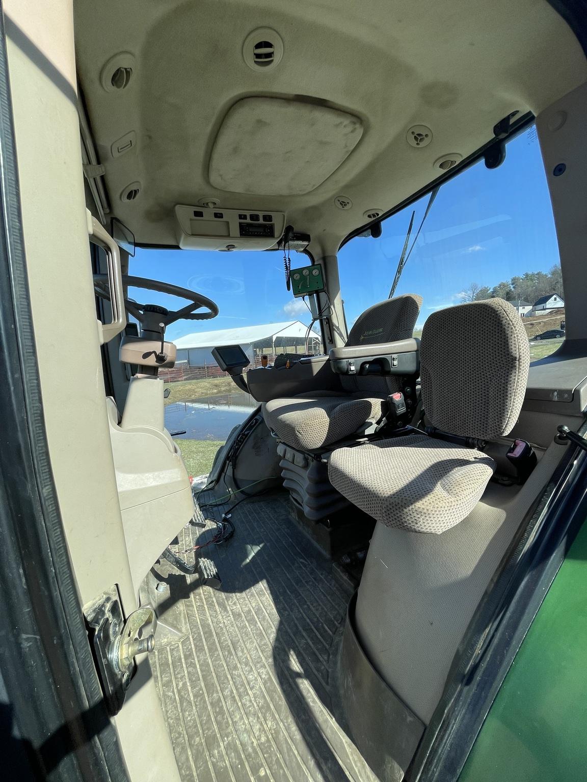 2014 John Deere 8335R Image