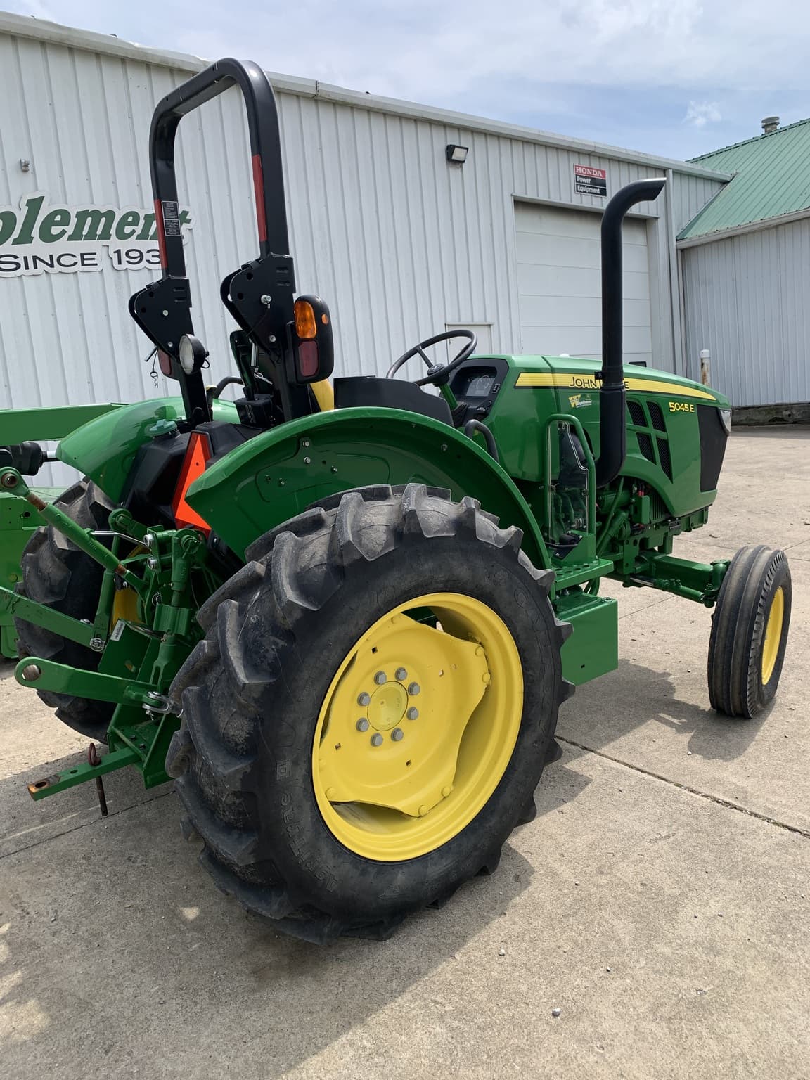2022 John Deere 5045E Image