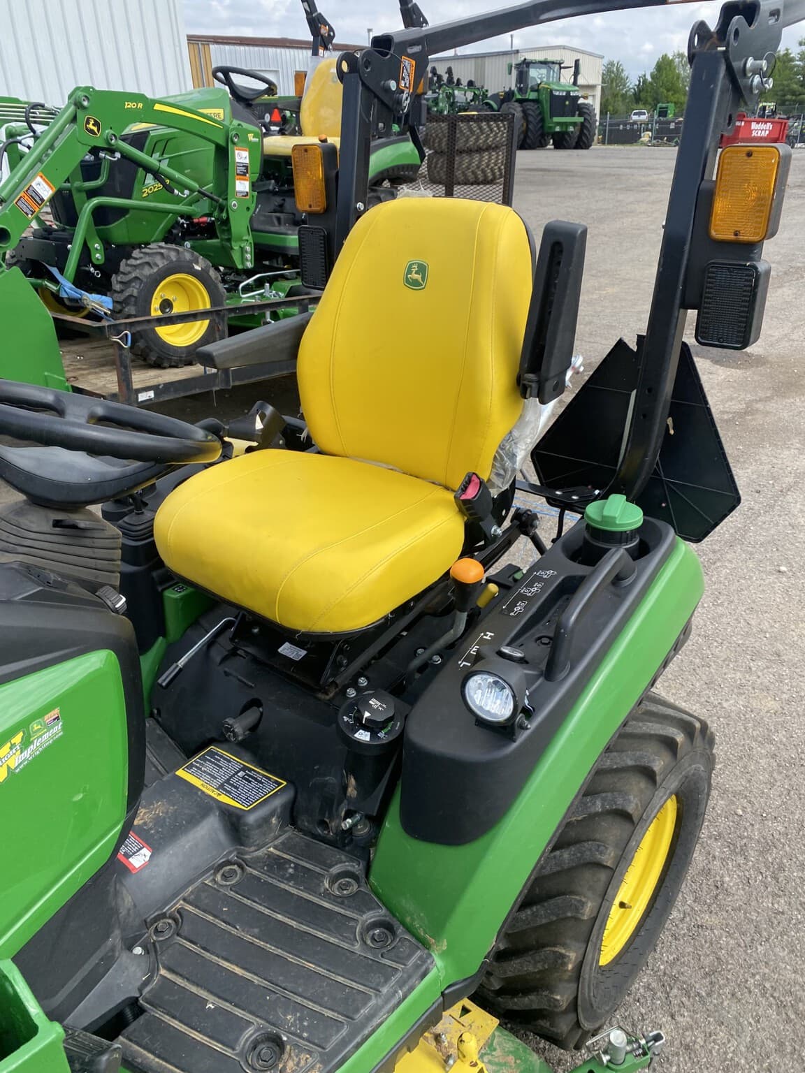 2022 John Deere 1025R Image