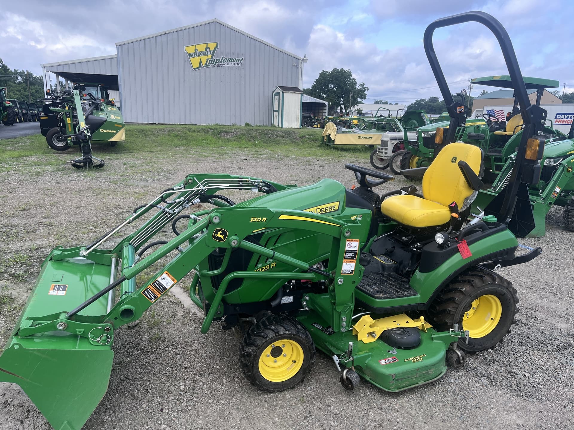 2022 John Deere 1025R Image