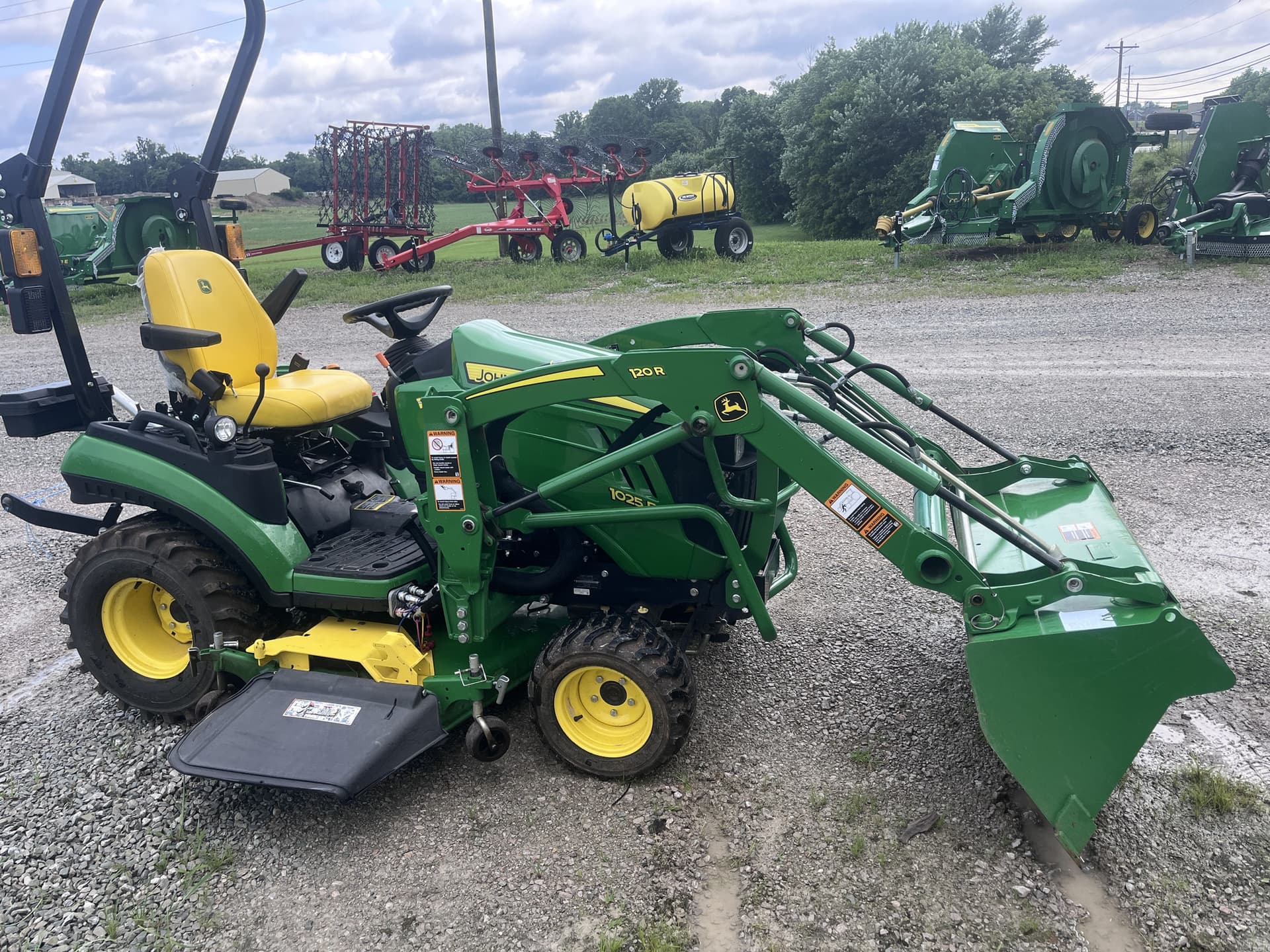 2022 John Deere 1025R Image