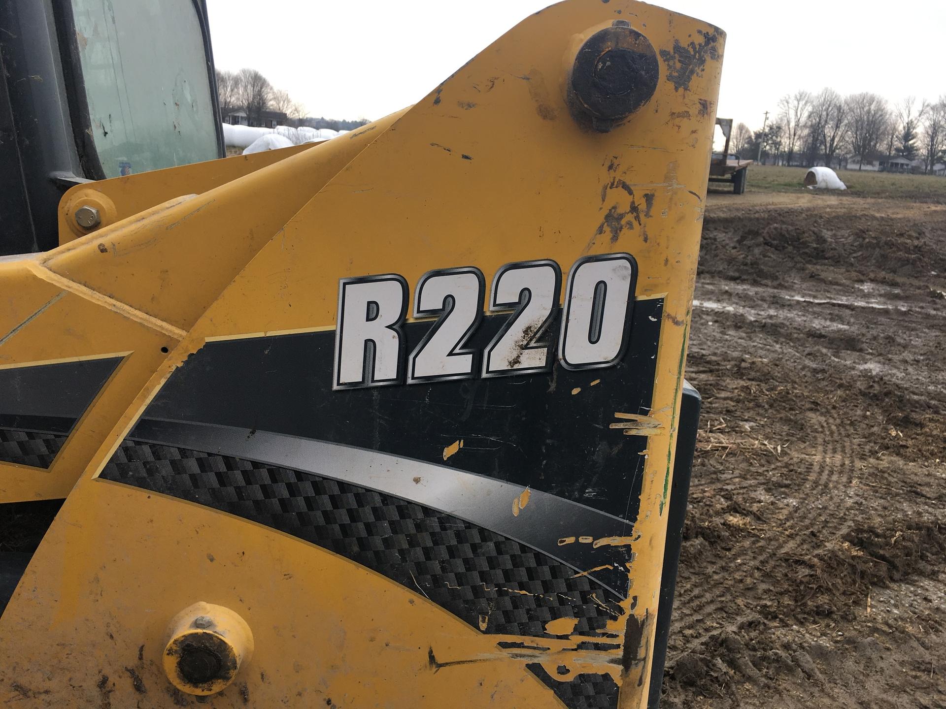 2015 Gehl R220 Image