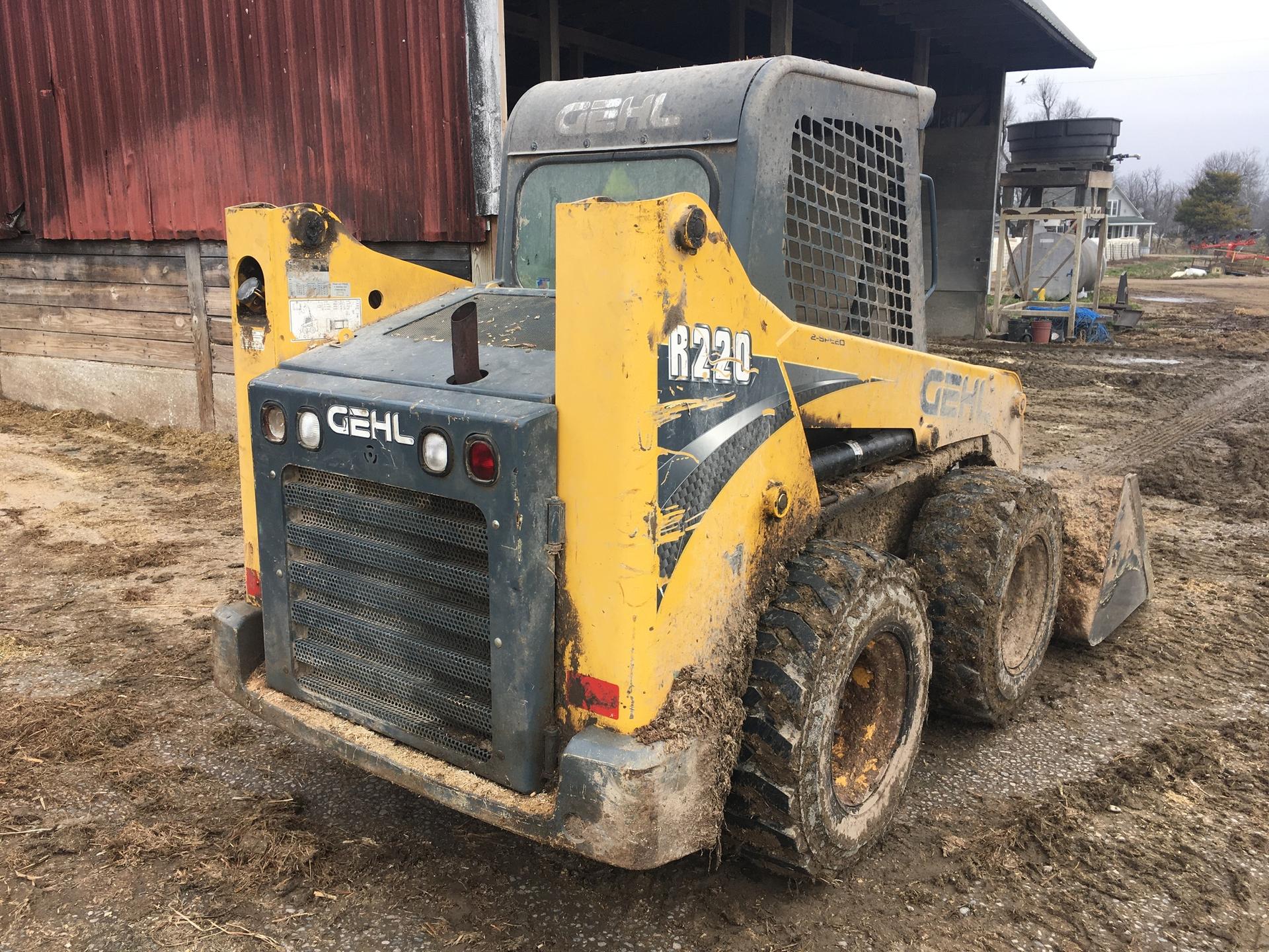 2015 Gehl R220 Image