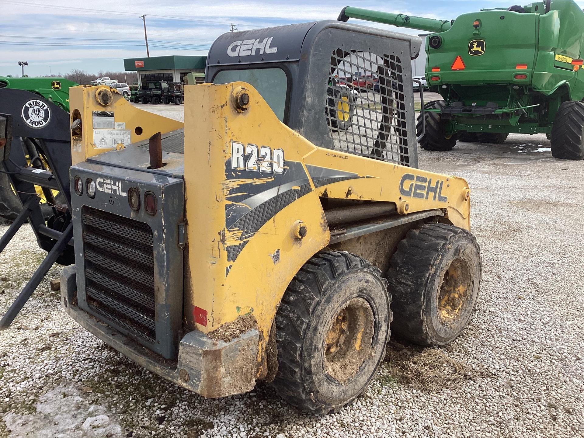 2015 Gehl R220 Image