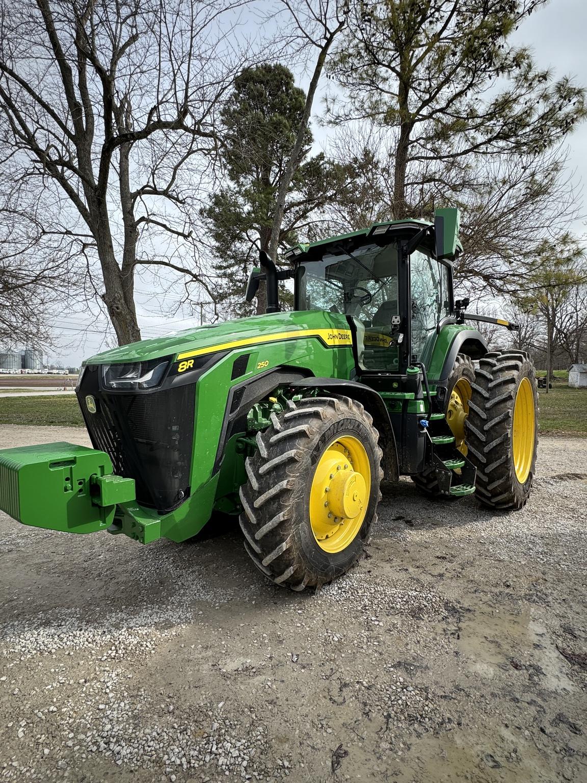 2023 John Deere 8R 250