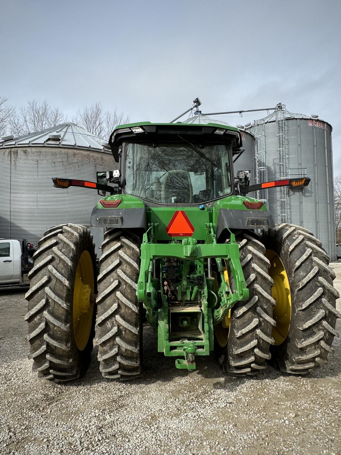 2023 John Deere 8R 250