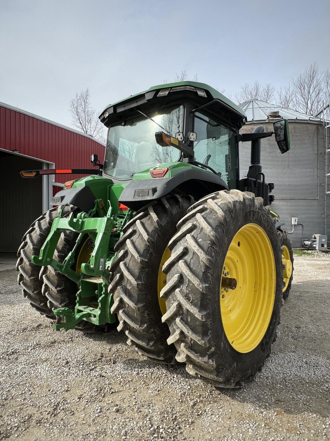 2023 John Deere 8R 250