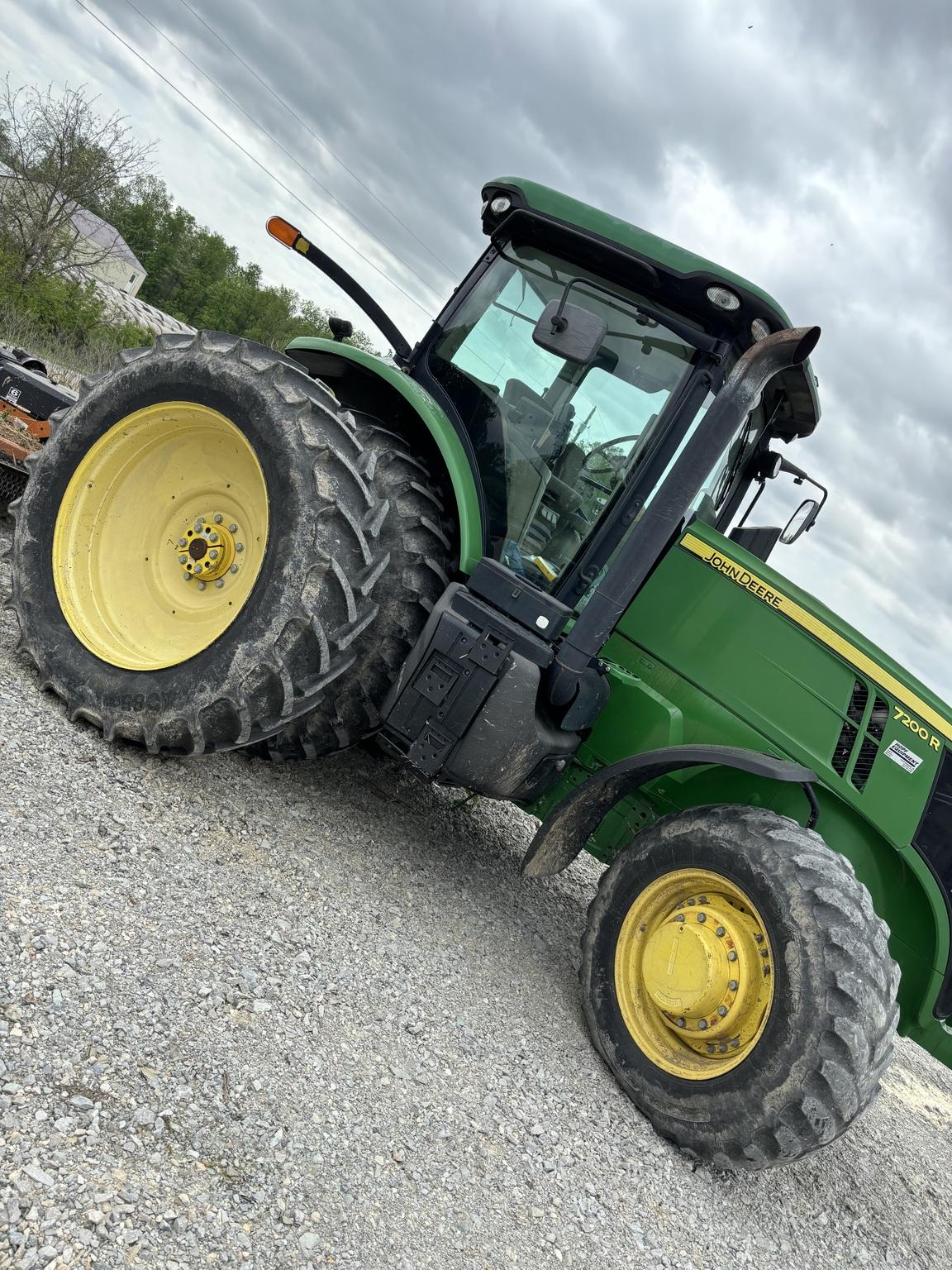 2011 John Deere 7200R