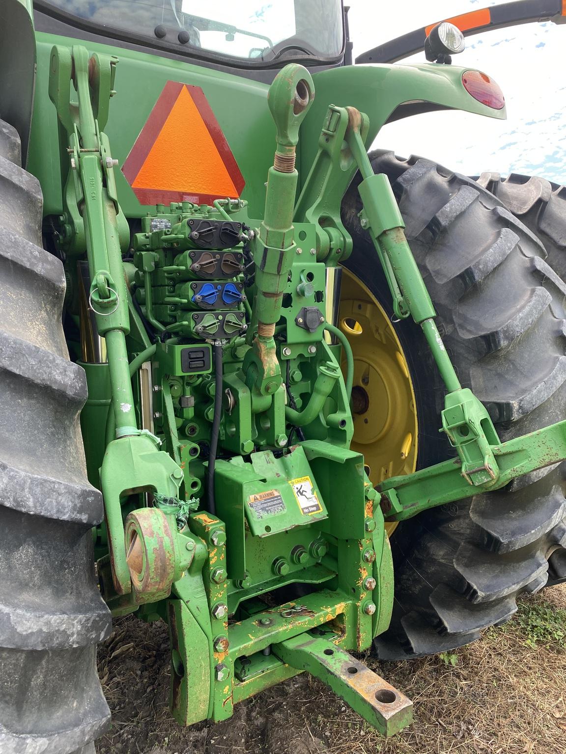 2011 John Deere 7200R