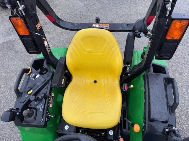 2017 John Deere 2032R Image