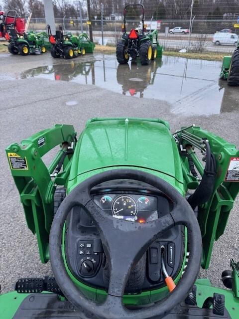 2017 John Deere 2032R Image