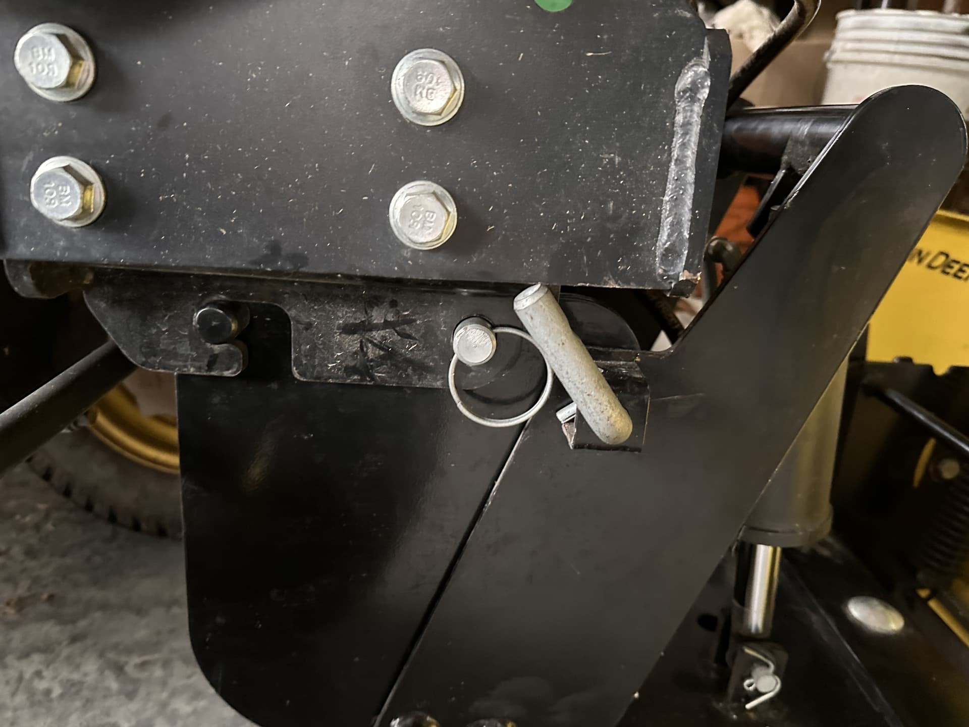 2015 John Deere 2025R Image