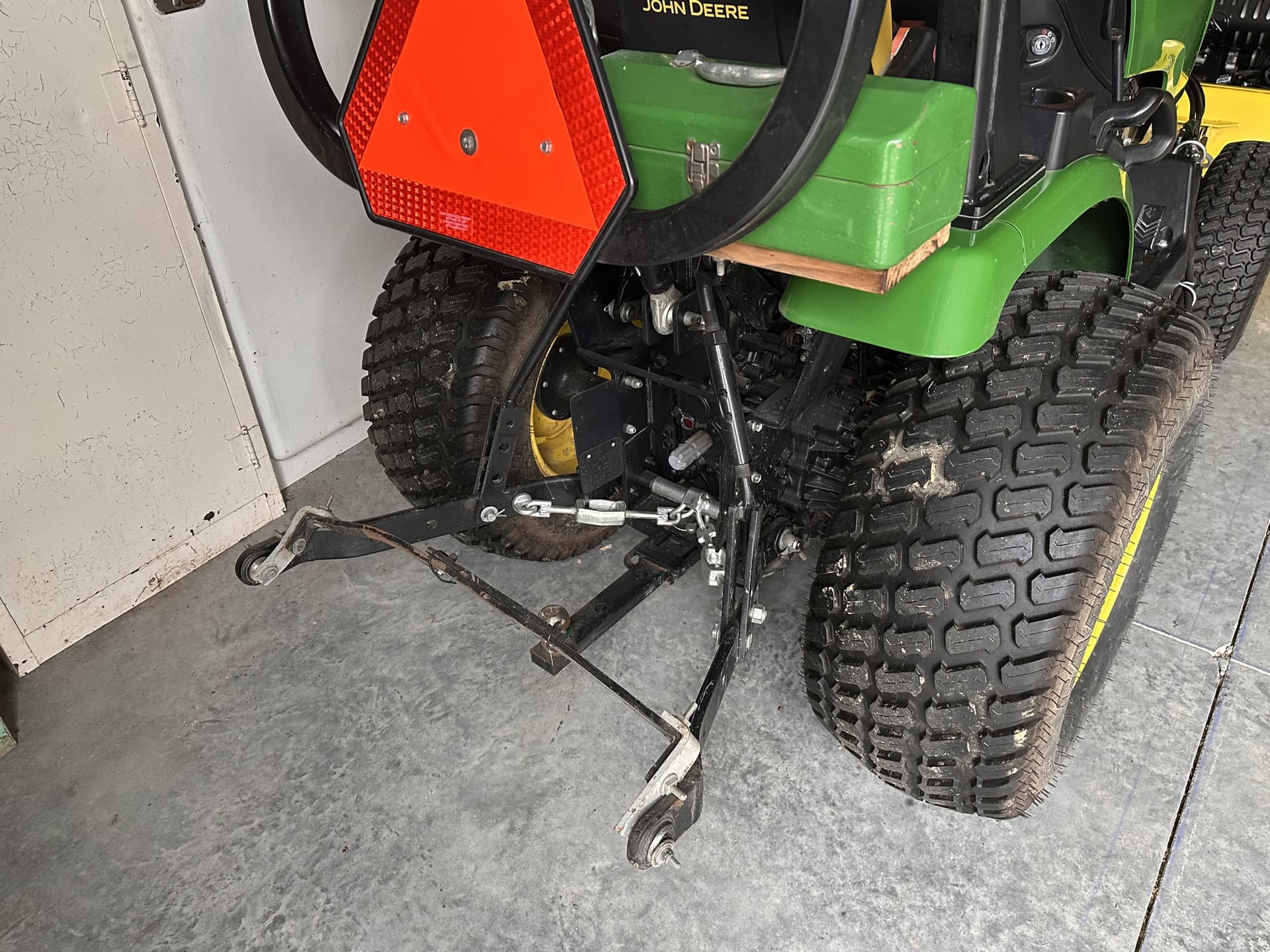 2015 John Deere 2025R Image