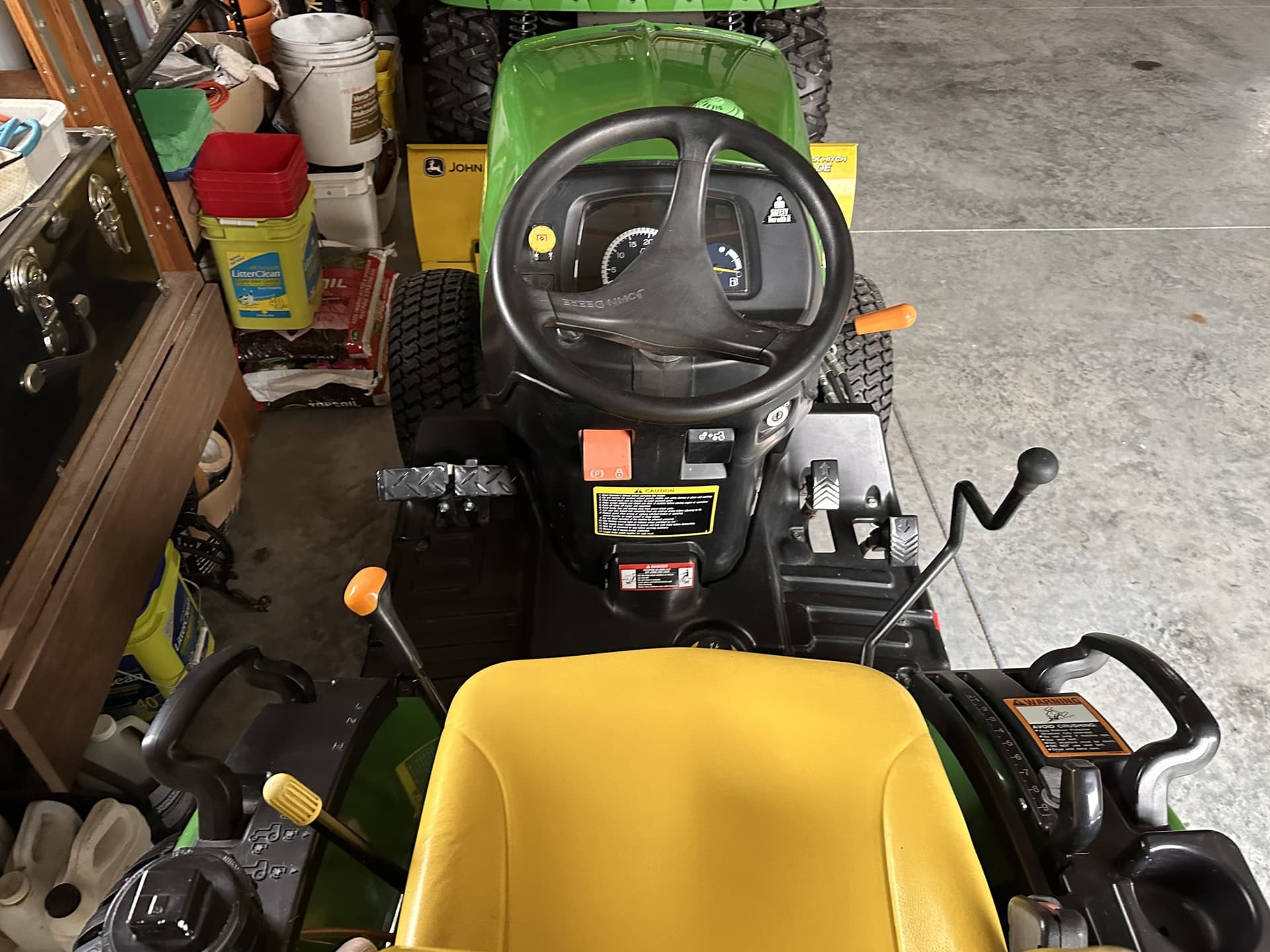 2015 John Deere 2025R Image