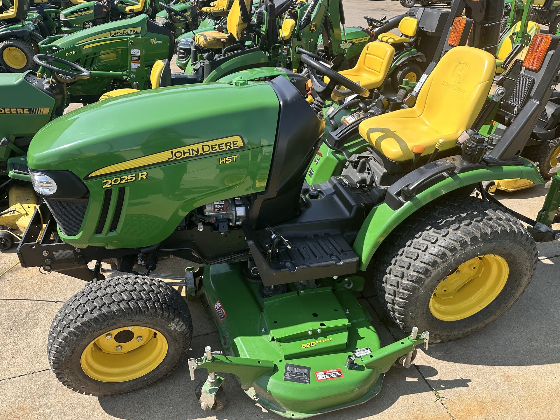 2015 John Deere 2025R Image