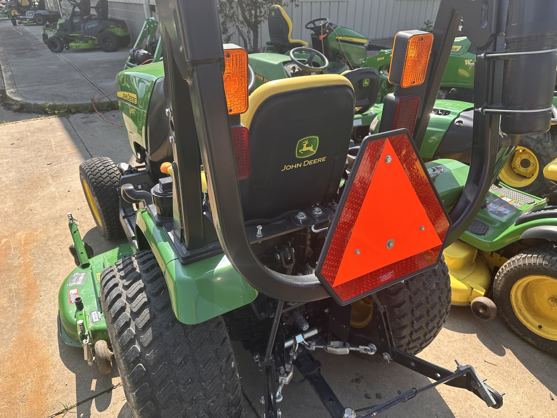 2015 John Deere 2025R Image