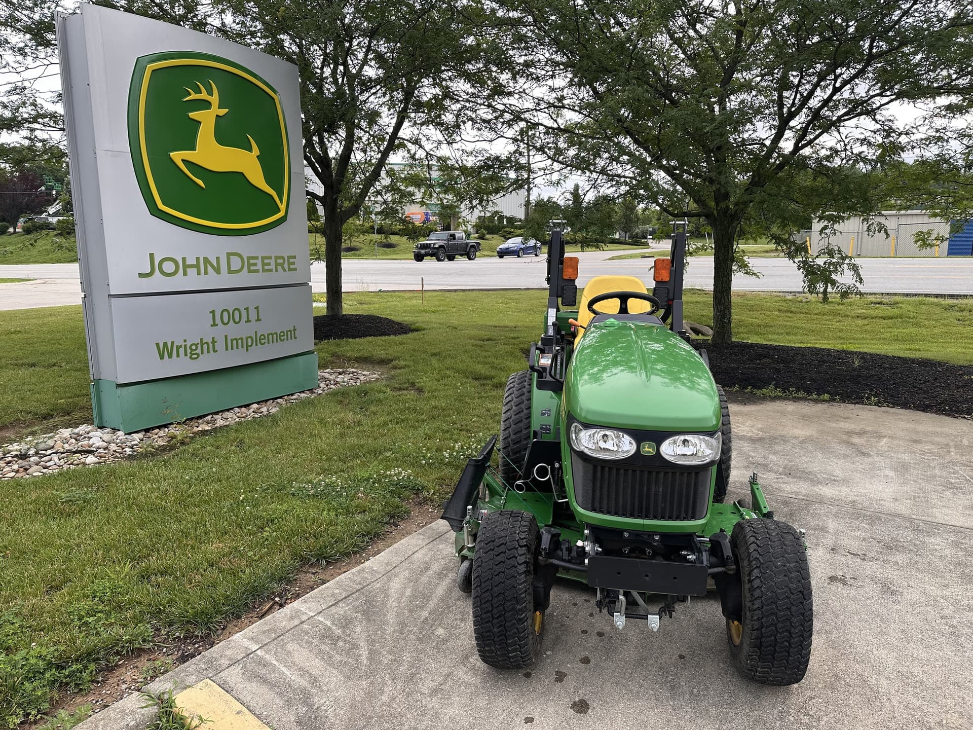 2015 John Deere 2025R Image