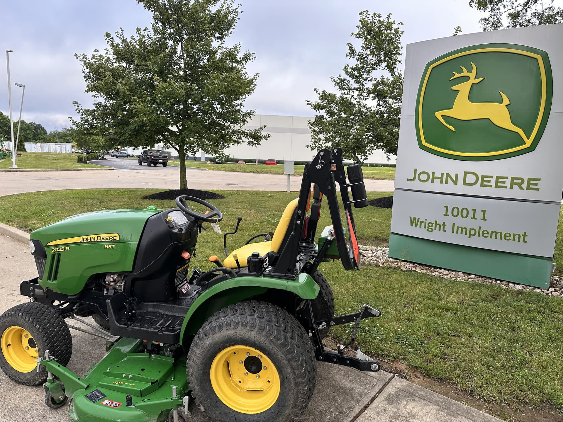 2015 John Deere 2025R Image