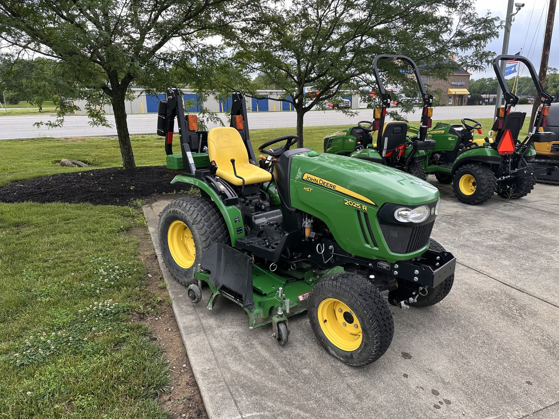 2015 John Deere 2025R Image
