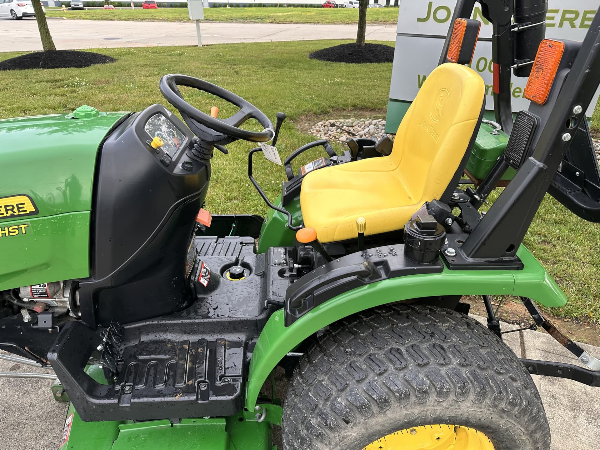 2015 John Deere 2025R Image