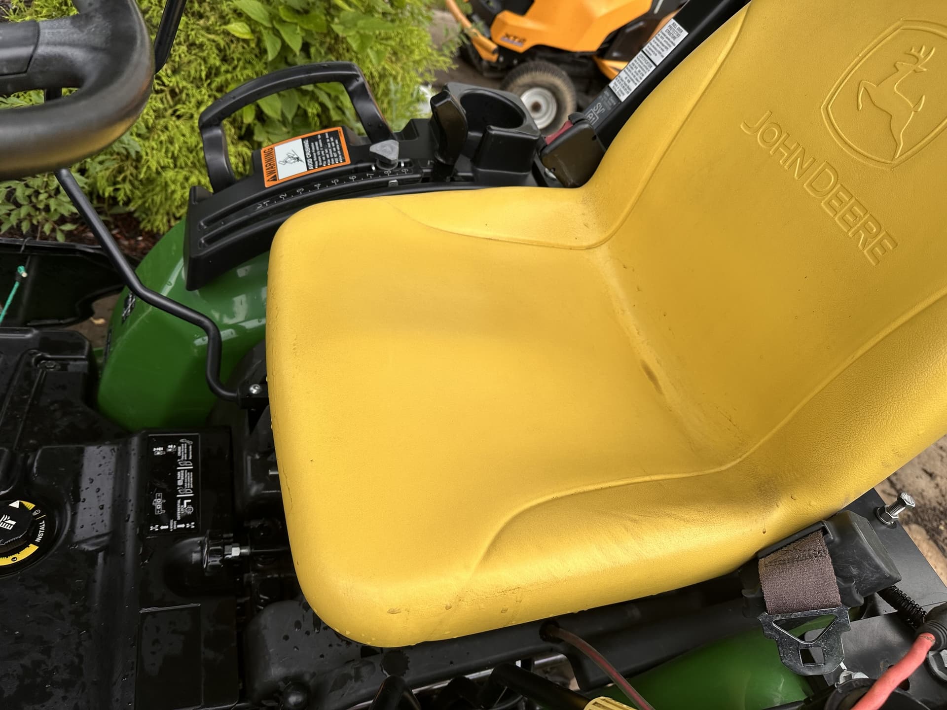2015 John Deere 2025R Image