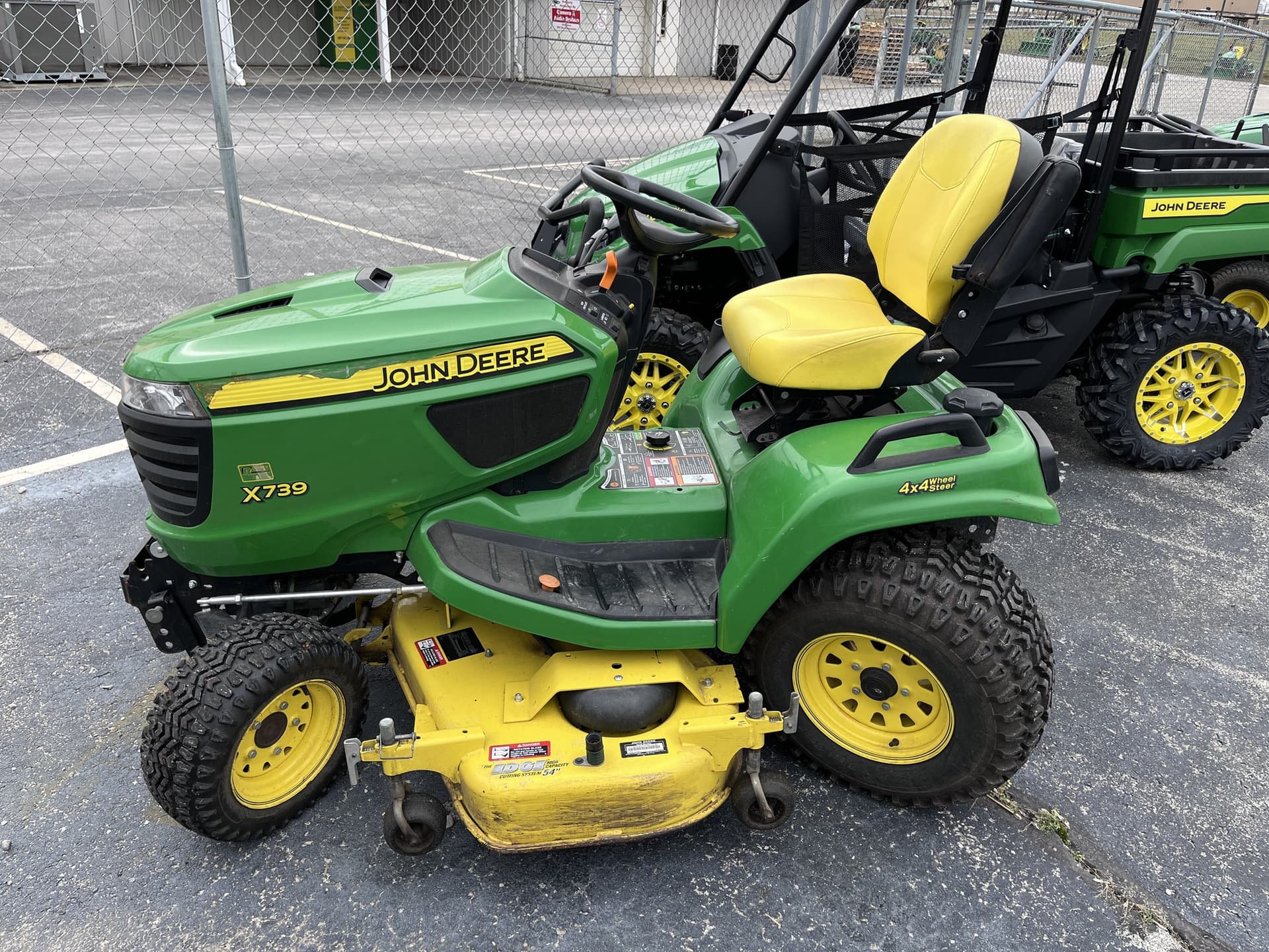 2016 John Deere X739