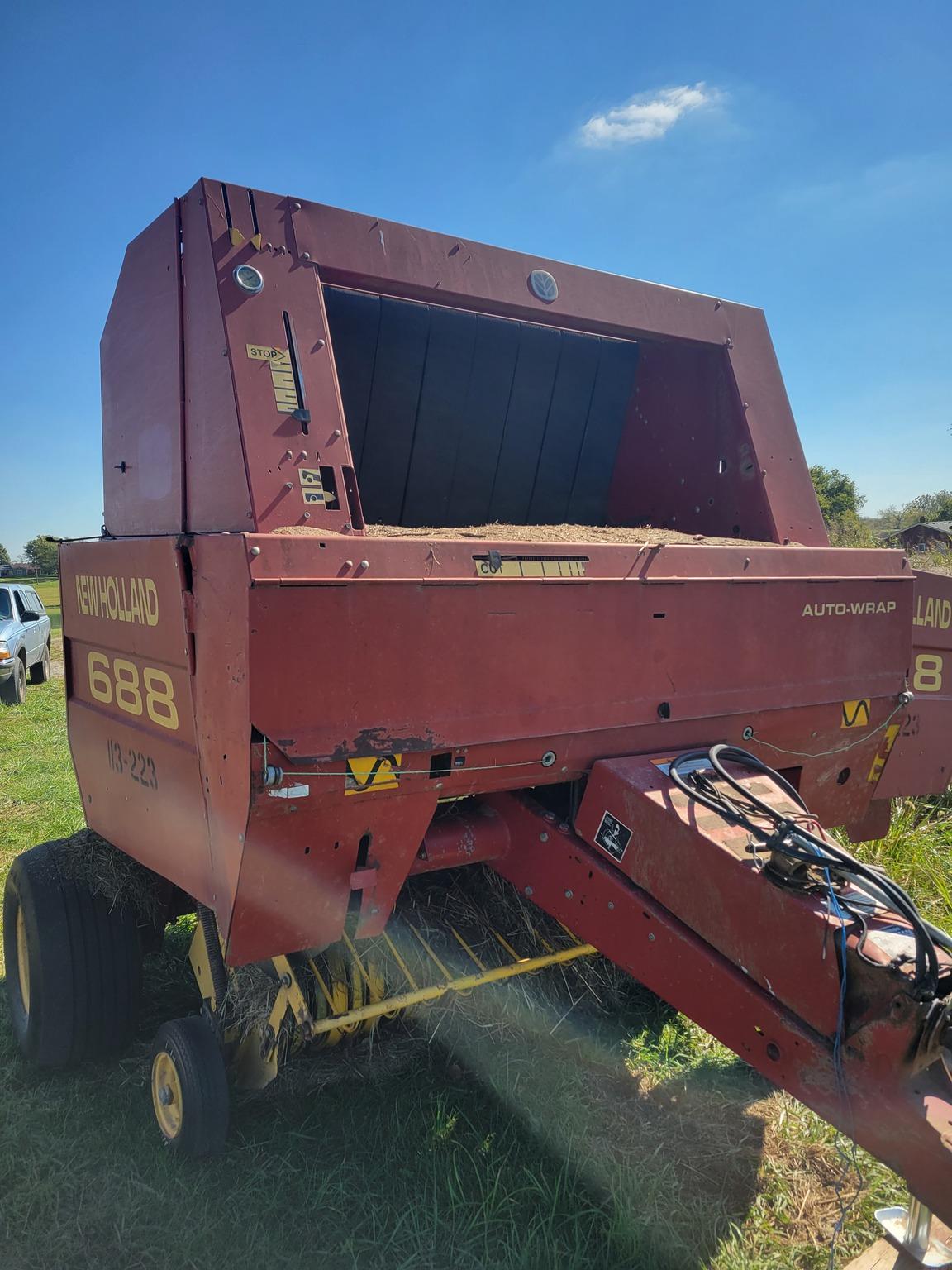 2000 New Holland 688