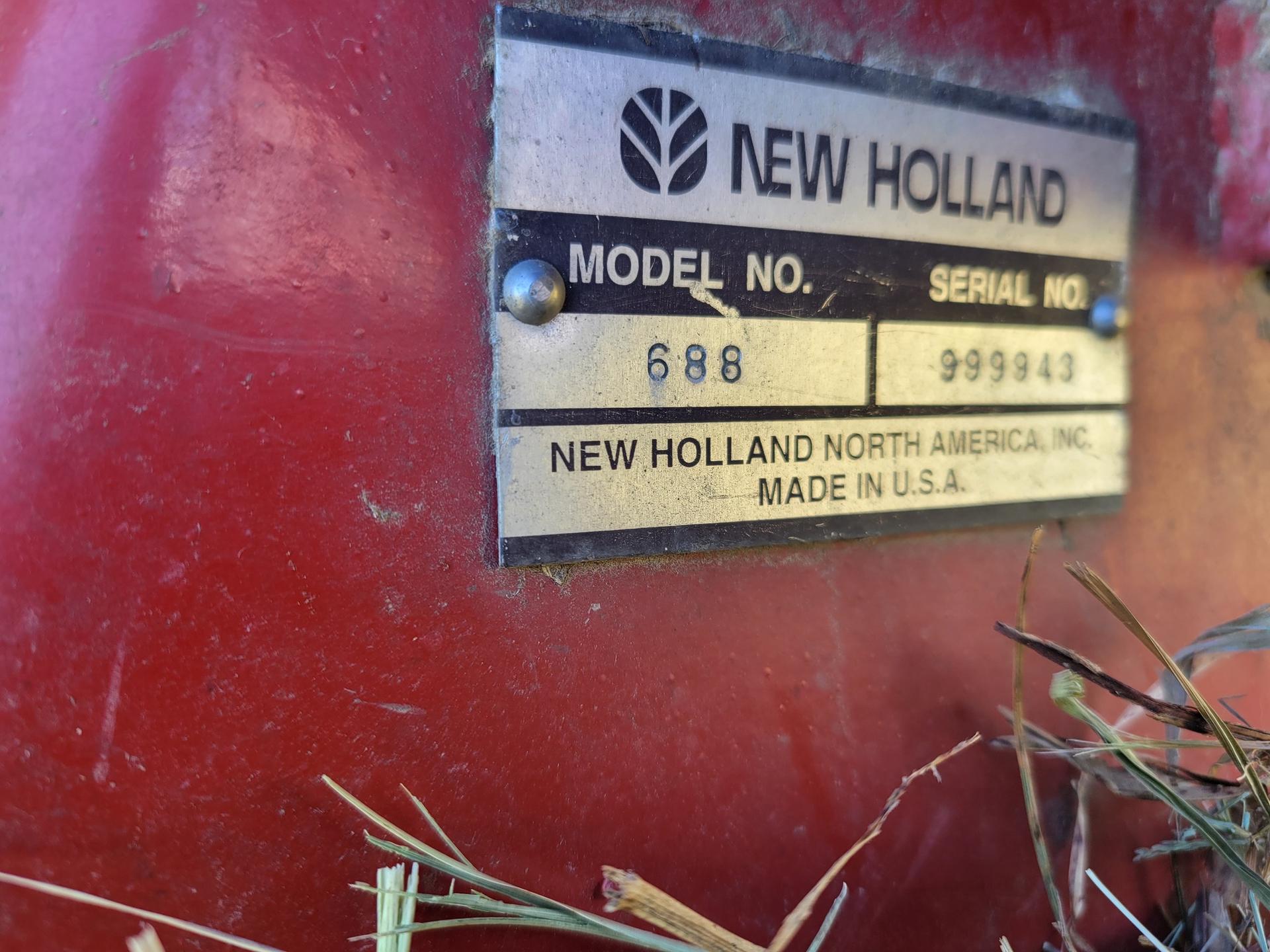 2000 New Holland 688